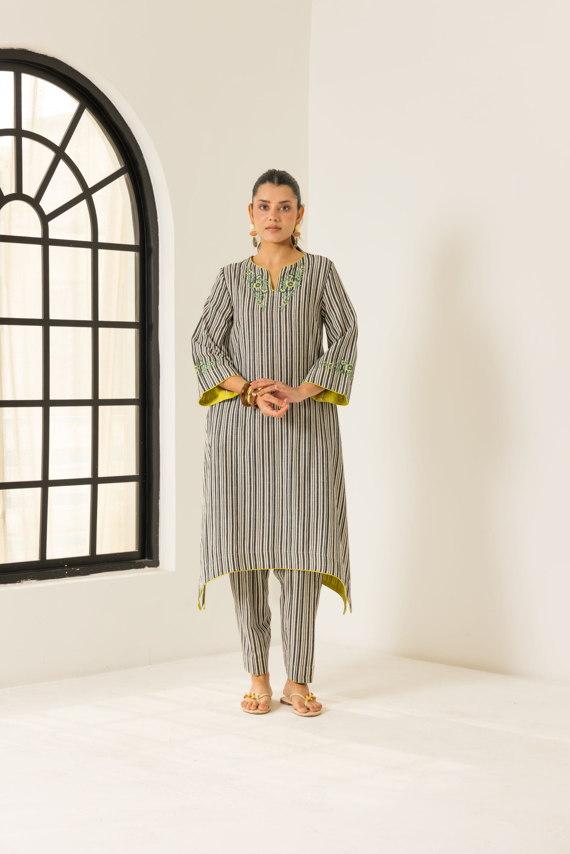 Savera Ivory & Black Embroidered Yarn Dyed Handcrafted High Low Kurta set