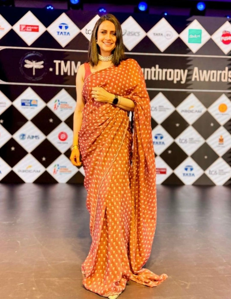 GUL PANAG IN ADAH MAROON FLORAL PRINTED HANDCRAFTED ORGANZA SAREE