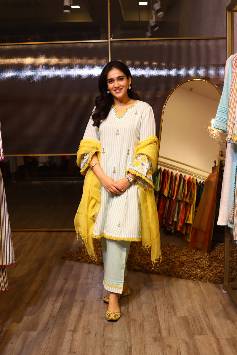 RAMANIKA SINGH IN SAYA GREEN EMBROIDERED YARN DYED HANDCRAFTED KURTA SET