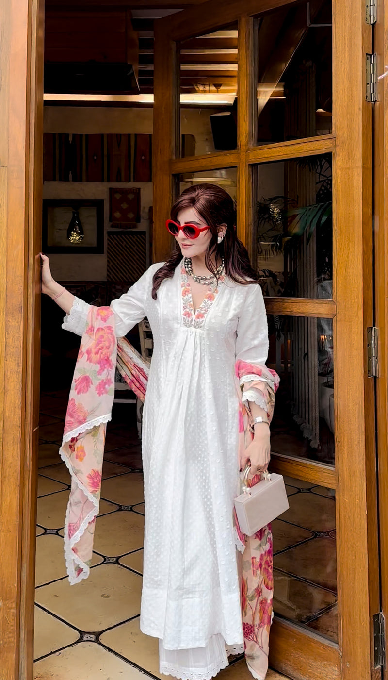 ISH KAUR IN SUMANA WHITE COTTON SLUB JACQUARD HANDCRAFTED KURTA SET 