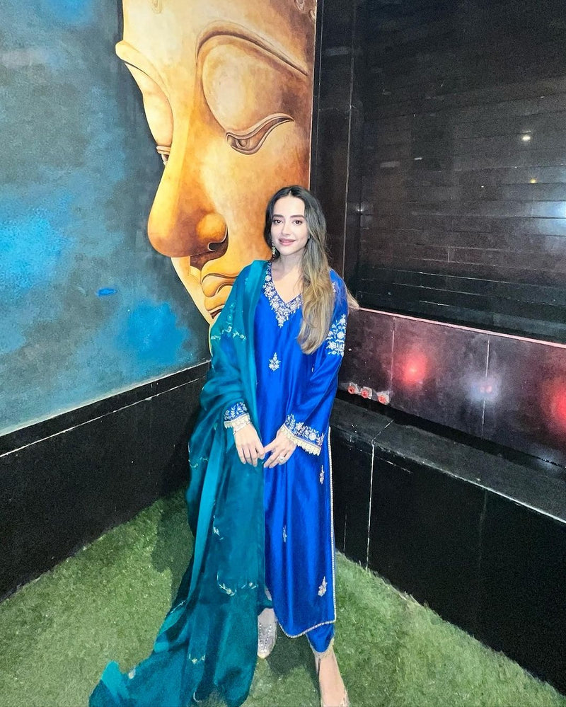 KOMAL KAPOOR IN NAAZ BLUE SILK CHANDERI HANDCRAFTED KURTA SET