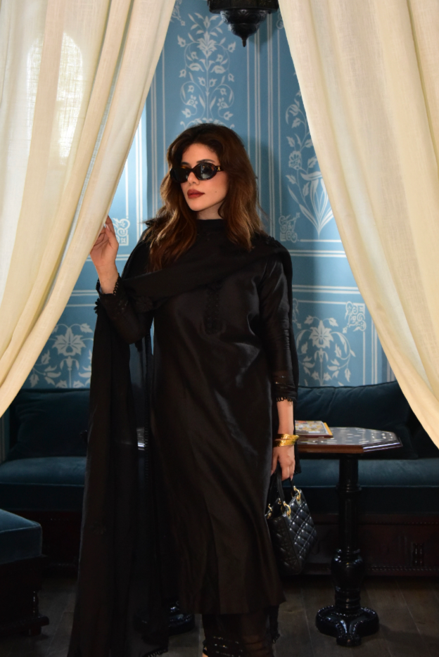 ROSHNI BHATIA IN KYRA BLACK SILK CHANDERI KURTA SET