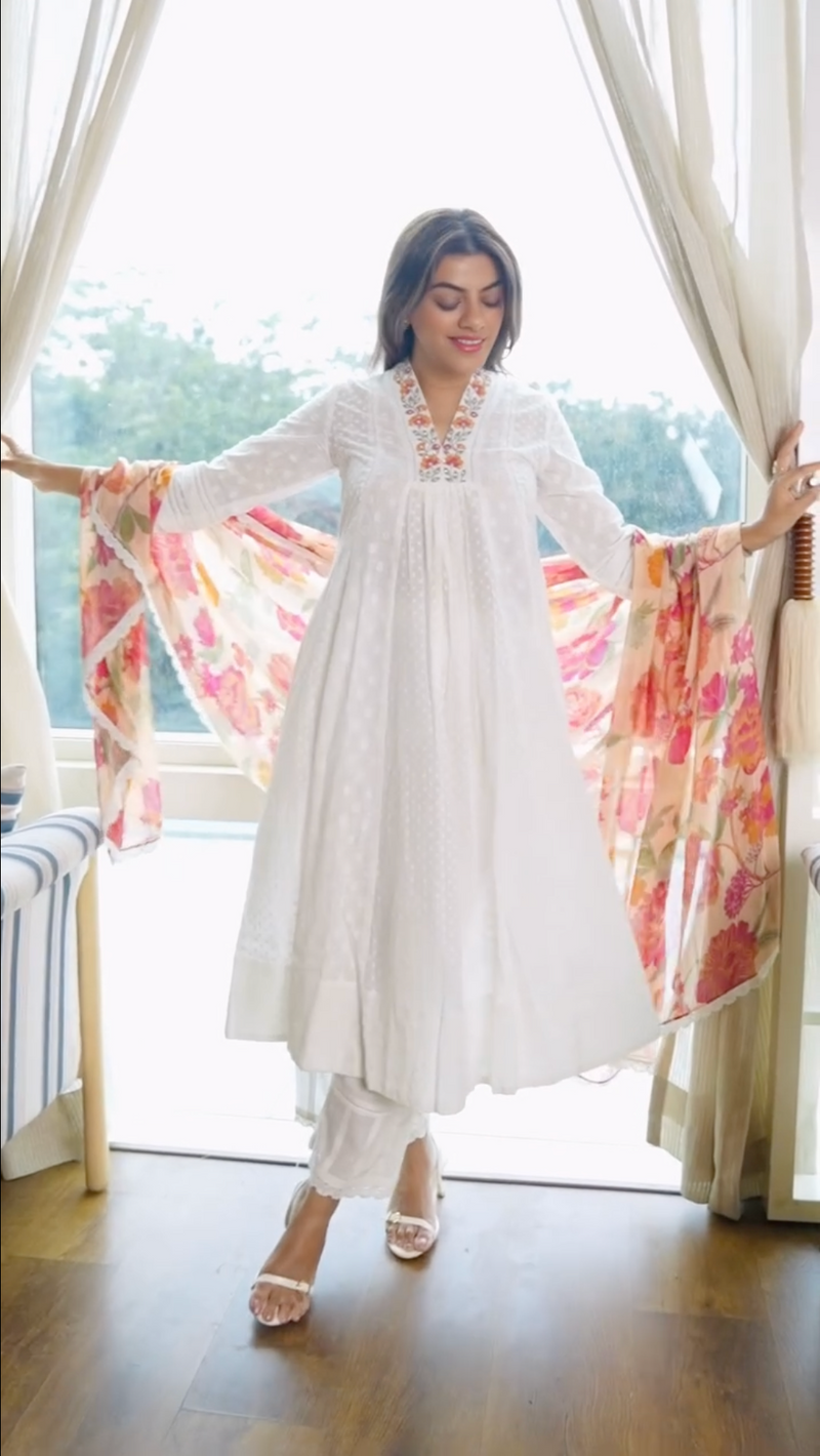 VAISHALI JAIN IN SUMANA WHITE COTTON SLUB JACQUARD HANDCRAFTED KURTA SET