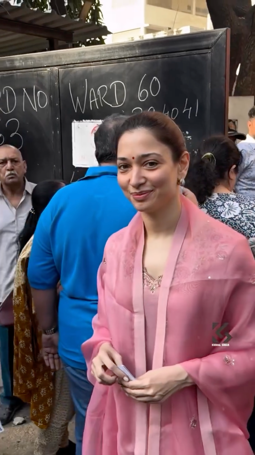 TAMANNAH BHATIA IN SAANVI PINK HANDCRAFTED TISSUE KURTA SET