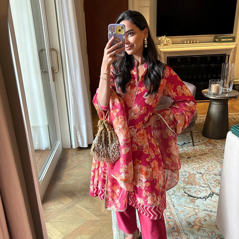 ARUSHI MEHRA IN GULNAZ PINK FLORAL PRINTED SILK CHANDERI KURTA SET