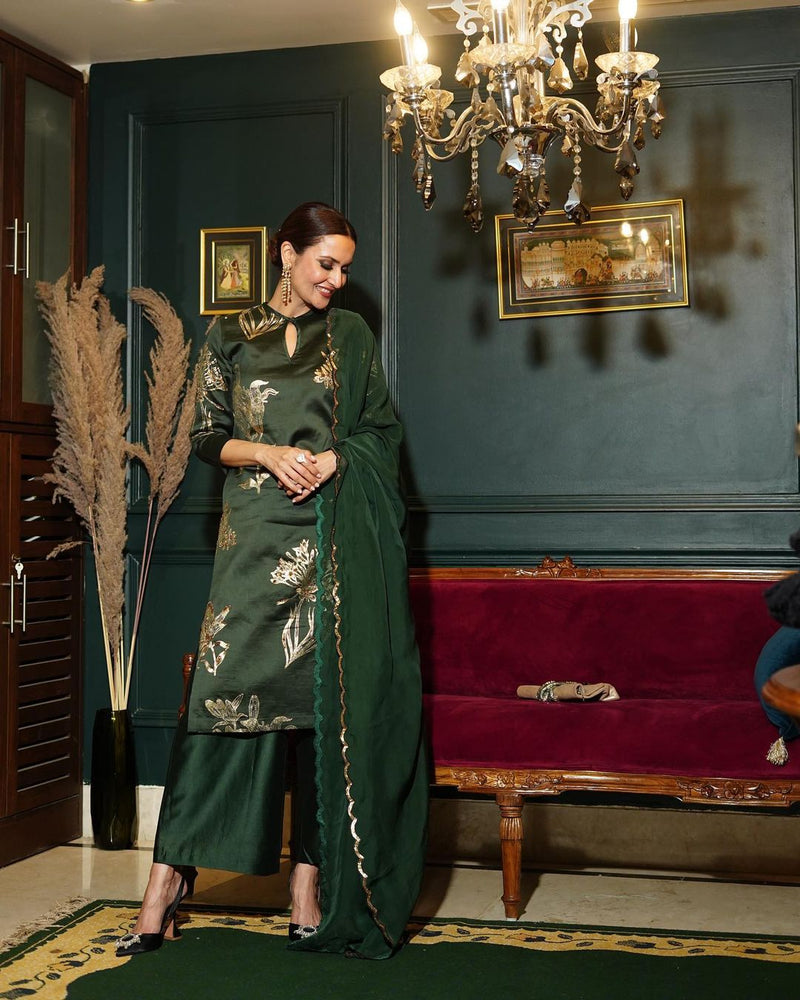 DEEPTI DHILLON IN DIYA EMERALD GREEN FOIL PRINTED HANDCRAFTED KURTA SET