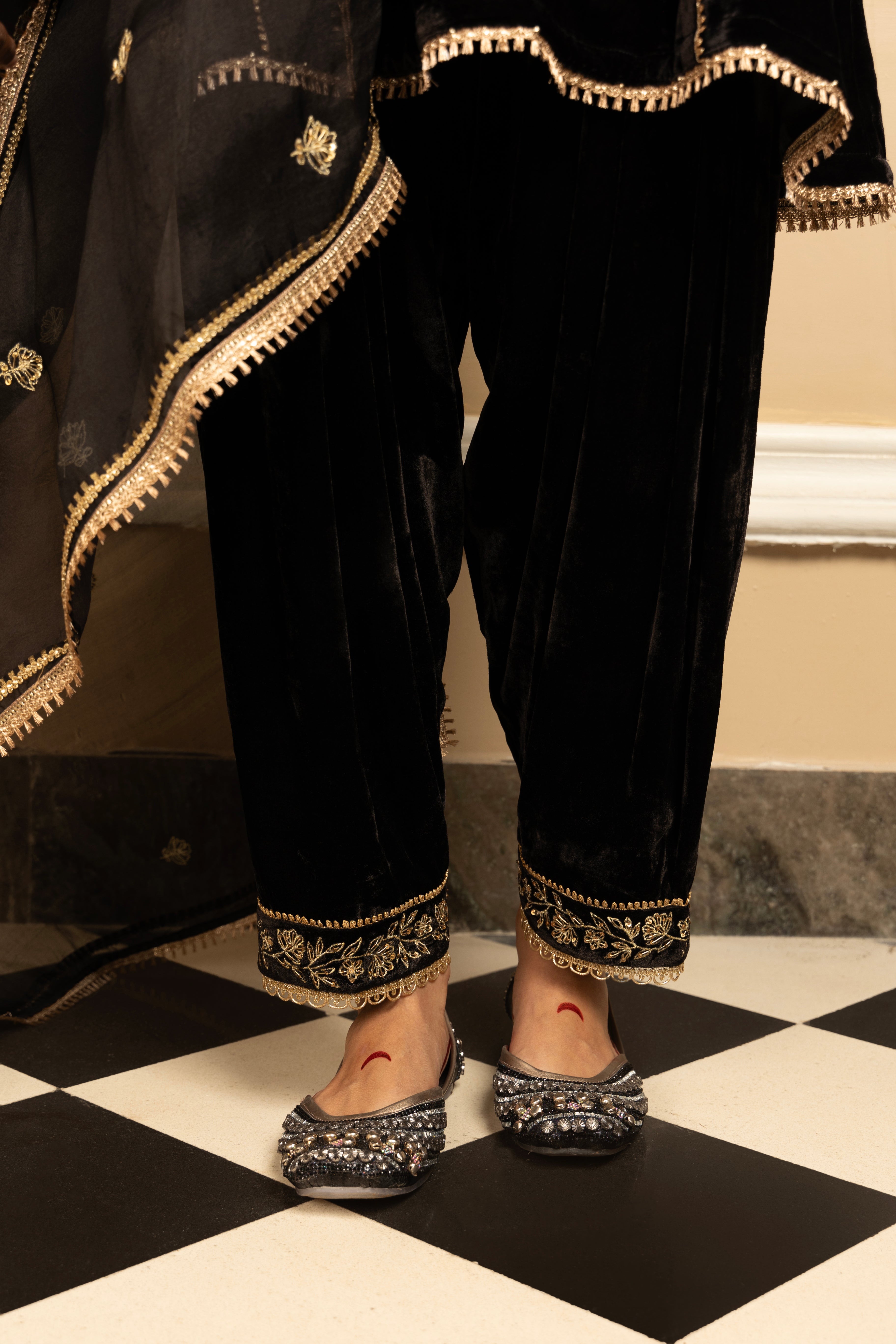 TARA BLACK SILK VELVET KURTA SET