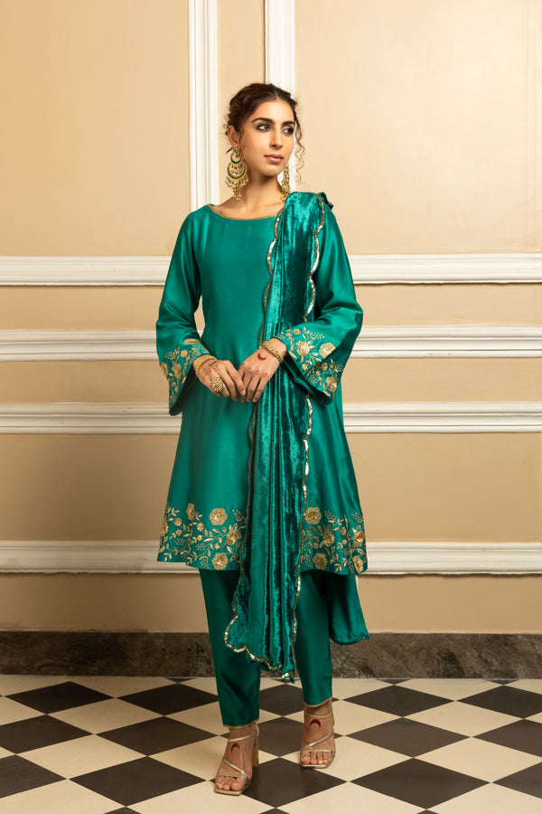 EKAYA GREEN SILK CHANDERI KURTA SET WITH VELVET SHAWL