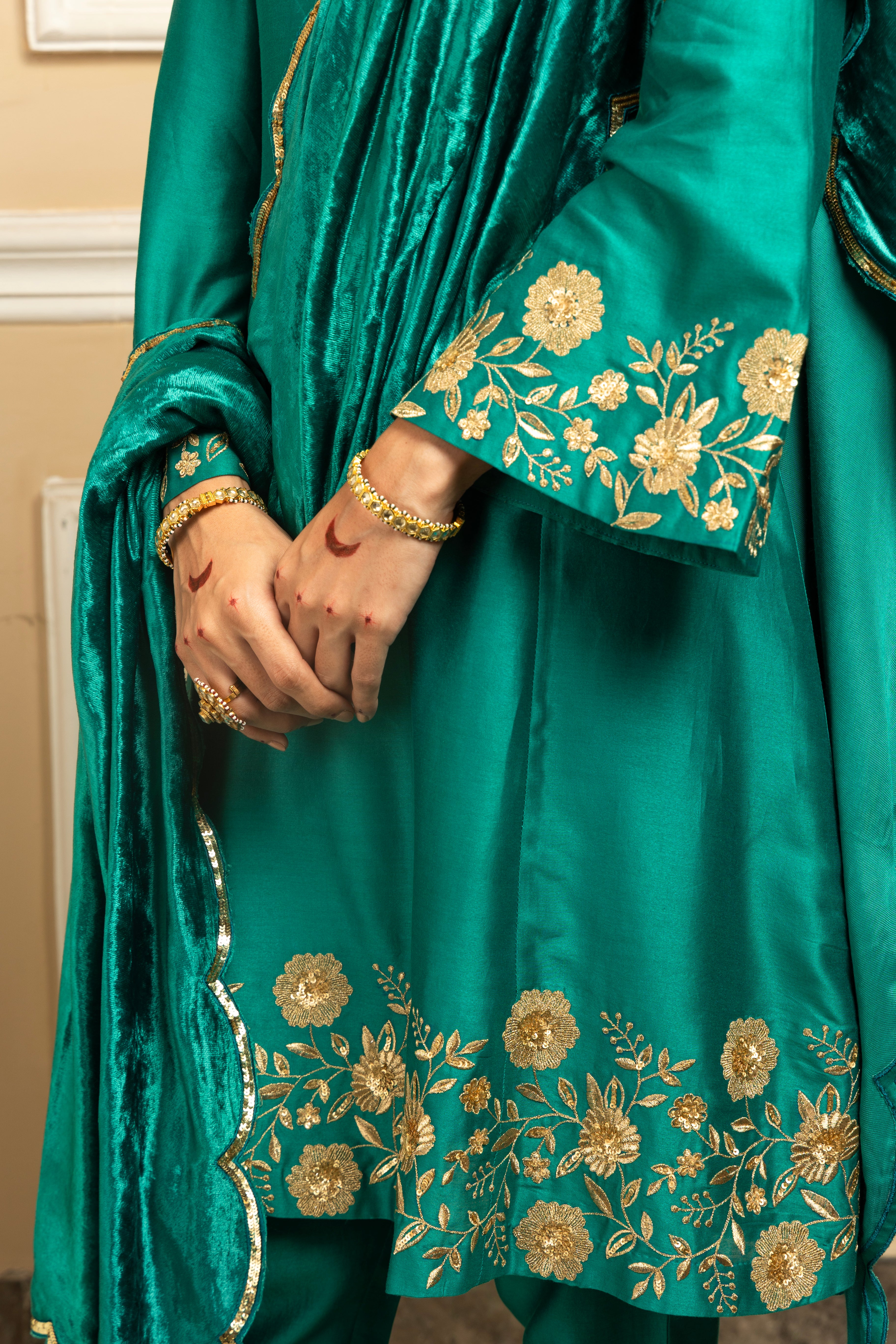 EKAYA GREEN SILK CHANDERI KURTA SET WITH VELVET SHAWL