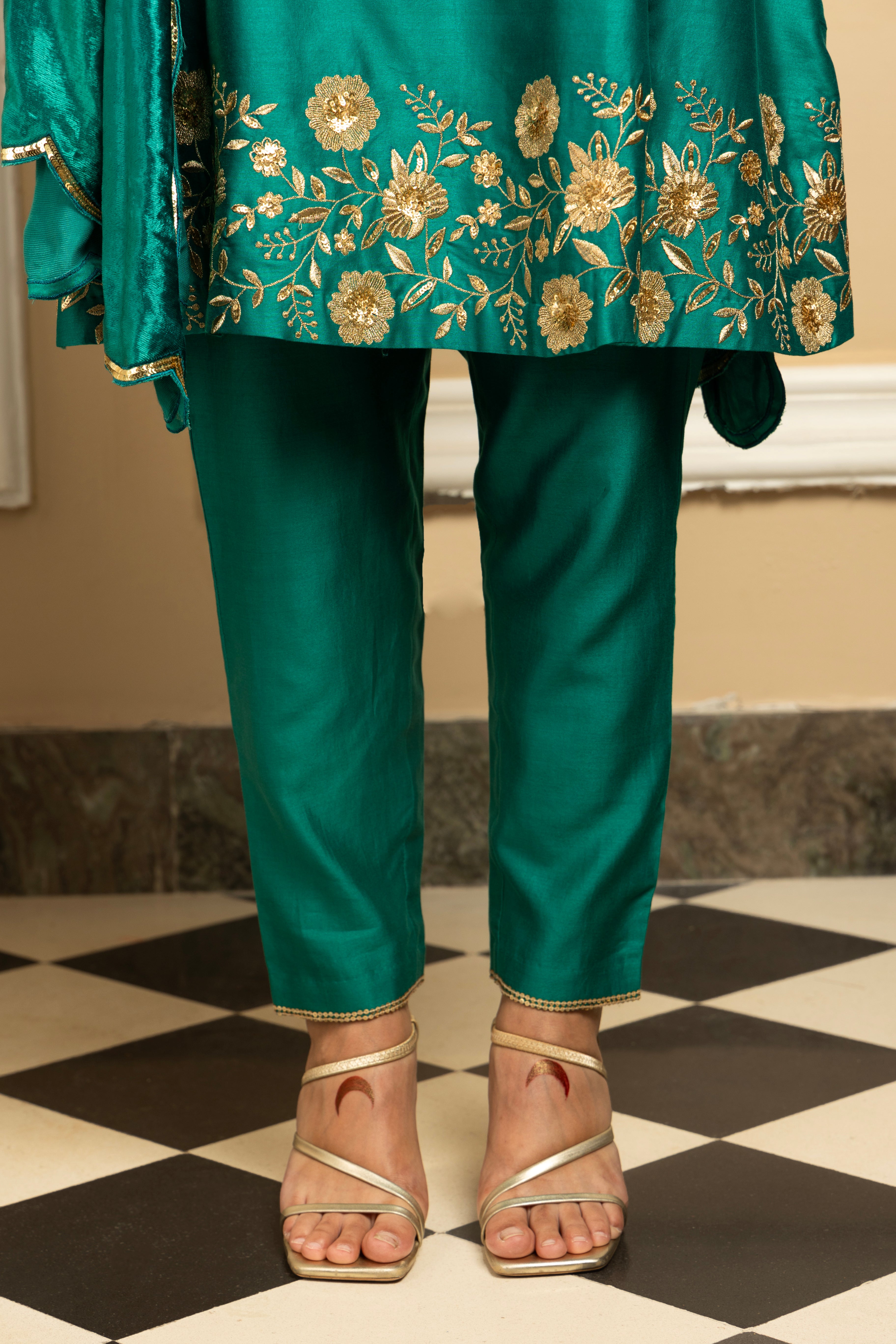 EKAYA GREEN SILK CHANDERI KURTA SET WITH VELVET SHAWL