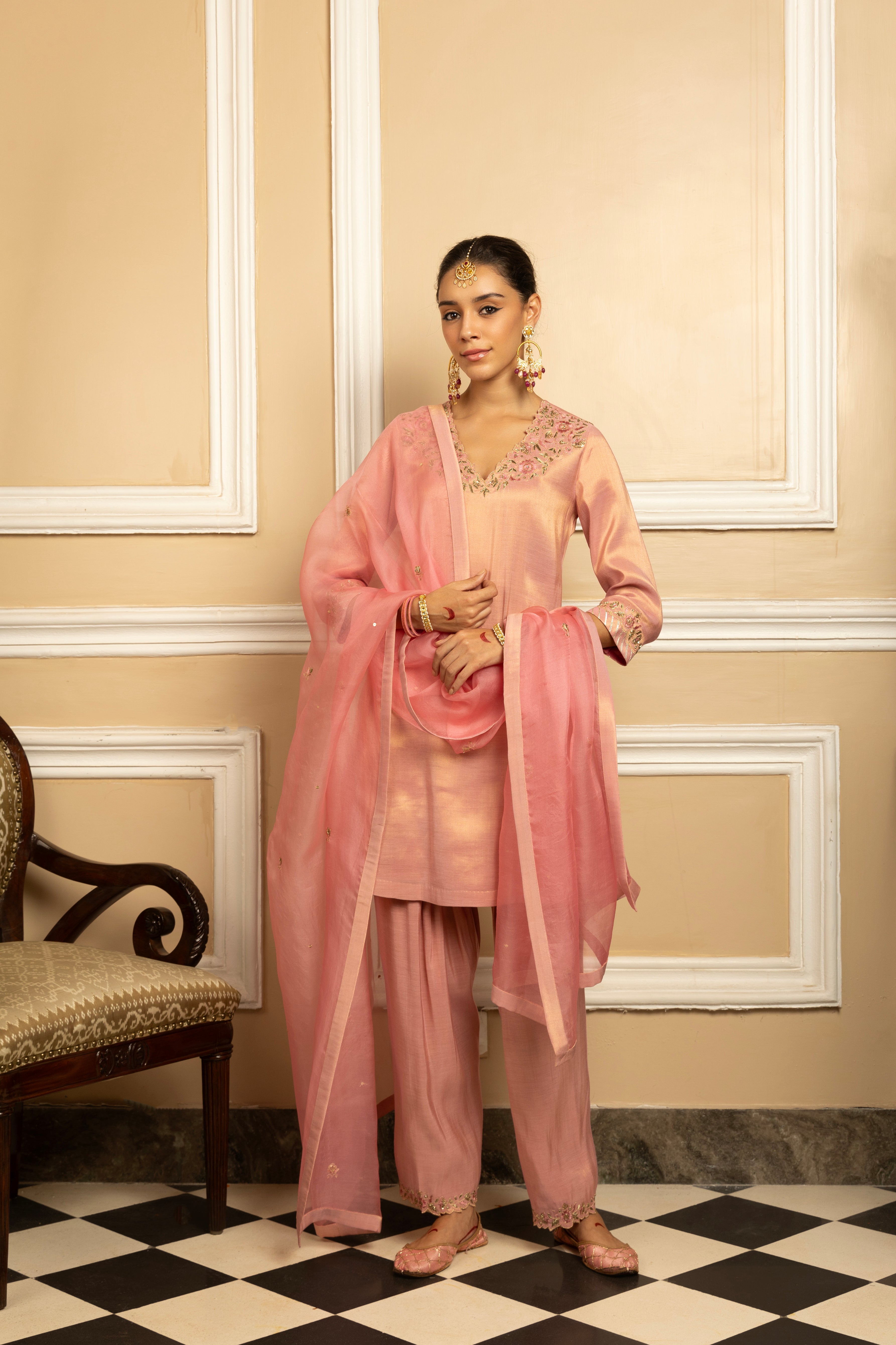 SAANVI PINK TISSUE KURTA SET