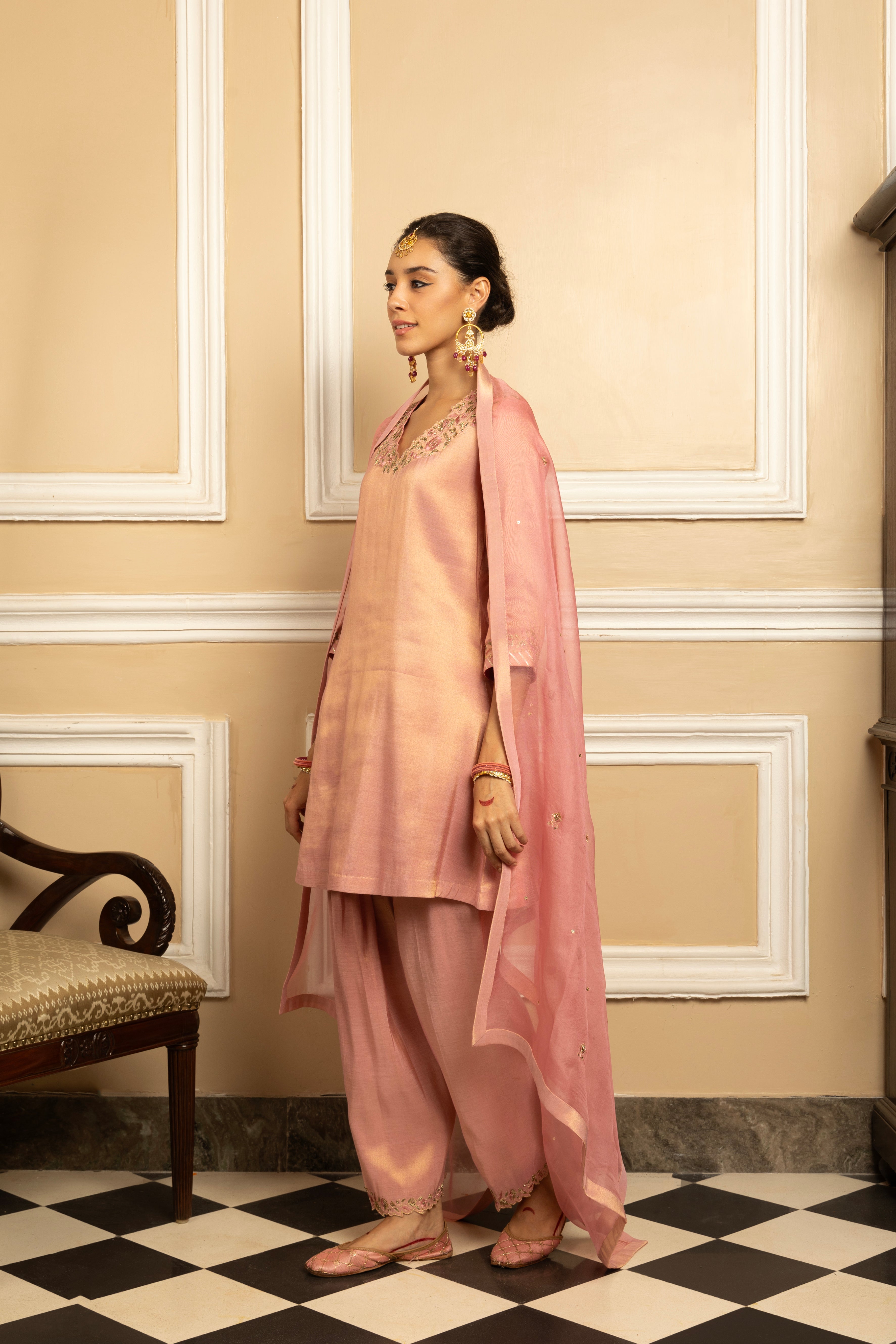 SAANVI PINK TISSUE KURTA SET