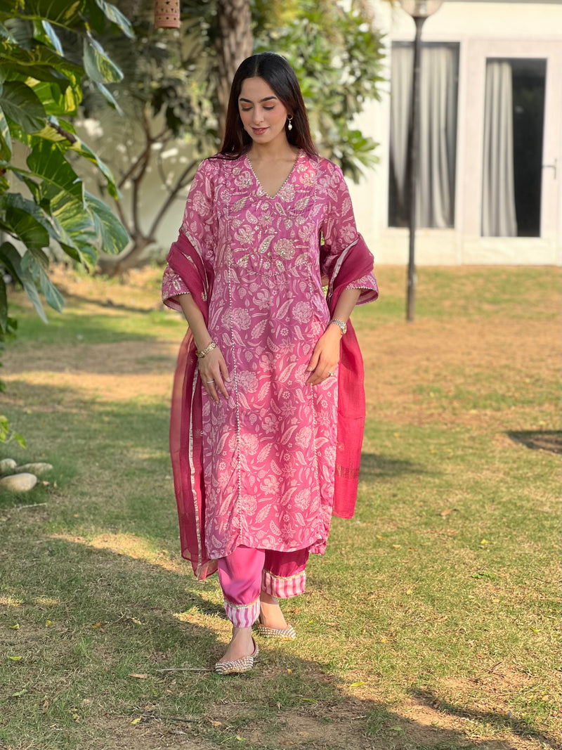 JASNOOR ANAND IN REBA PINK FLORAL PRINTED HANDCRAFTED KURTA SET